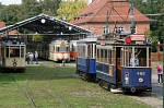 Verschiedene Wagen im Fahrbetrieb